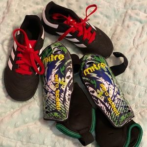 Adidas youth boys cleats like new with shin guards.